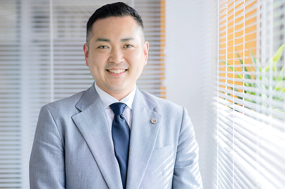 理事　弁護士西浦善彦